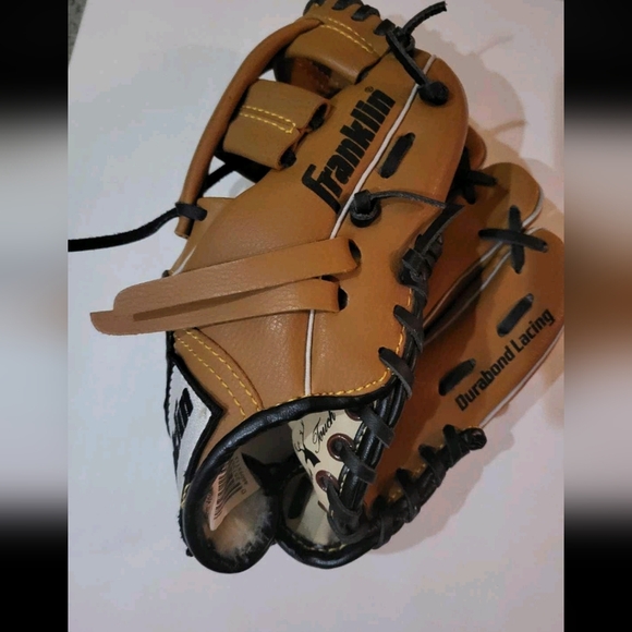 Franklin 4609 Field Master Series 9 1/2" Baseball Glove Cross Web Right Throw - Picture 2 of 2